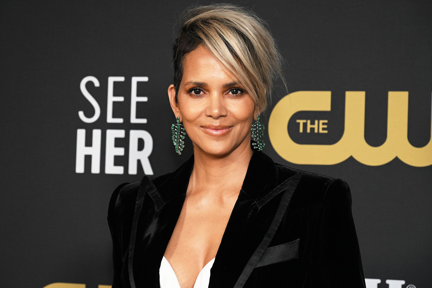 Halle Berry Bares It All With A Glass Of Wine In Hand, Breaking The Internet With Her Sultry Bank Holiday Balcony Pose!