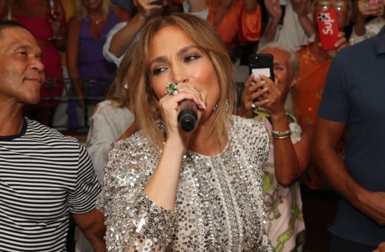 Jennifer Lopez takes the mic for an impromptu performance at a karaoke night in Italy