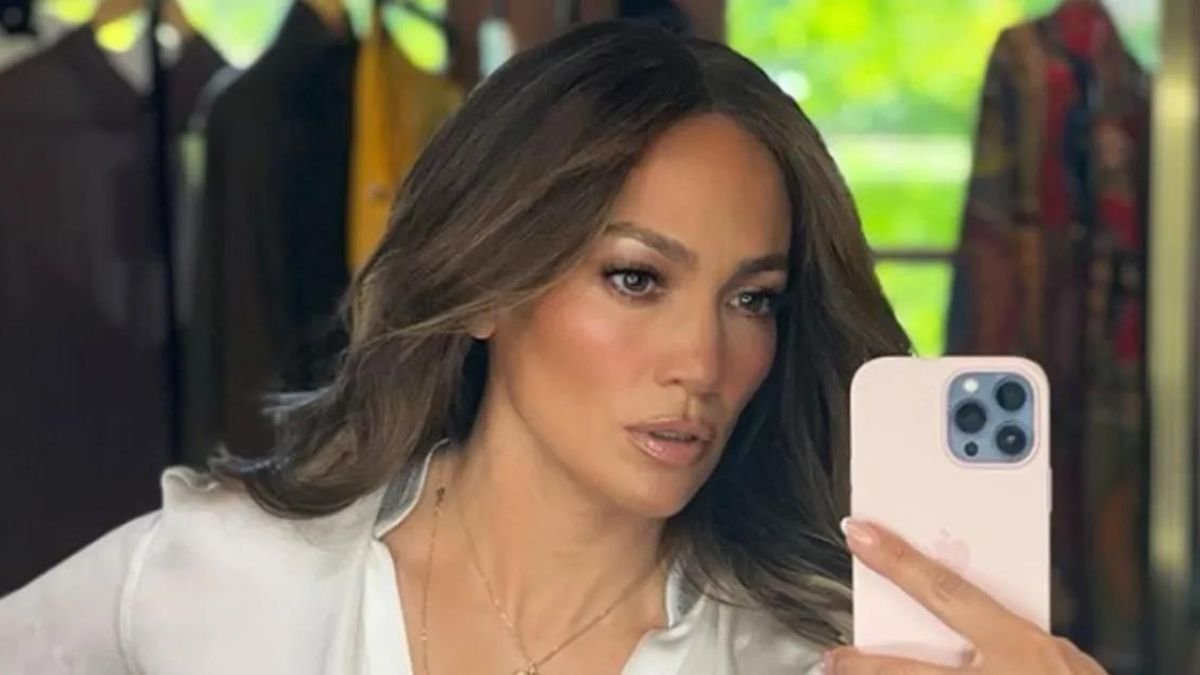 Jennifer Lopez Stepped Out In Capri Casually Wearing A Bikini As A Shirt