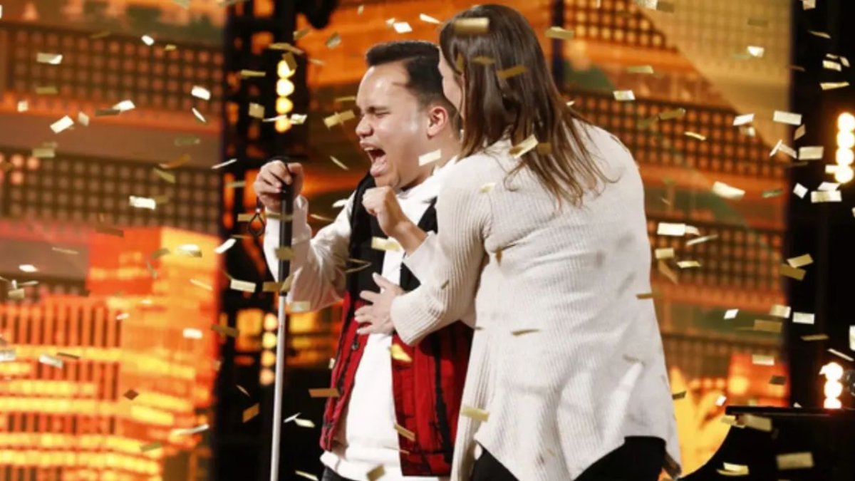 AGT’s Simon Cowell Golden Buzzer to Singer Putri Ariani!